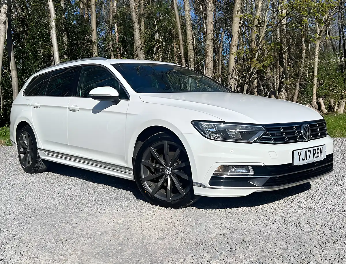 Used 2017 Volkswagen Passat R-Line Pure White - Front View
