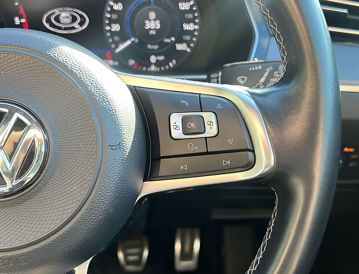 Used 2017 Volkswagen Passat R-Line Pure White - Interior and Exterior details 16