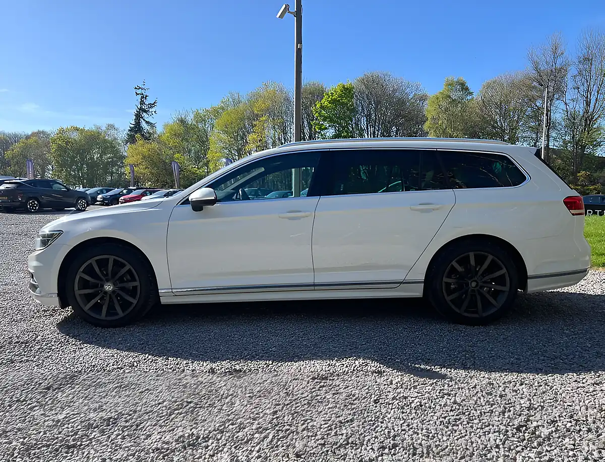 Used 2017 Volkswagen Passat R-Line Pure White - Interior and Exterior details 6