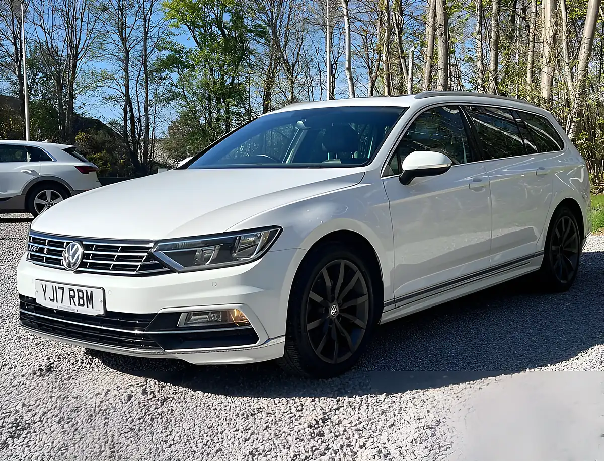 Used 2017 Volkswagen Passat R-Line Pure White - Interior and Exterior details 7