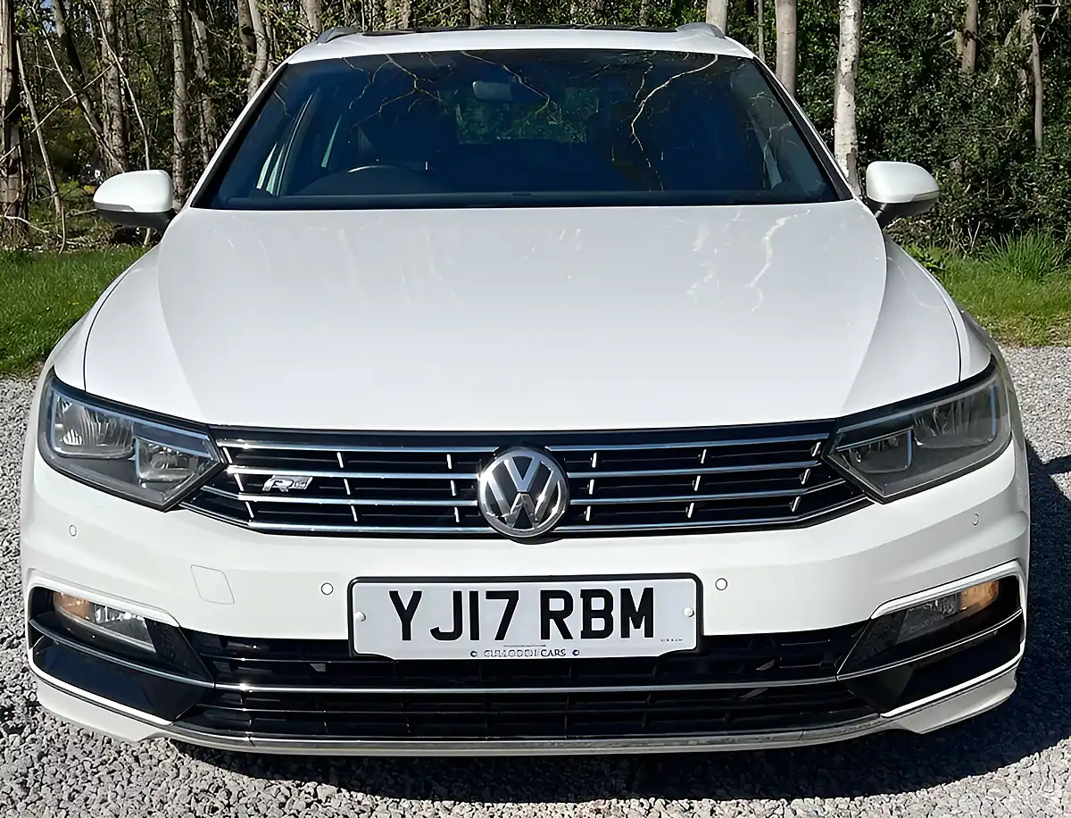 Used 2017 Volkswagen Passat R-Line Pure White - Interior and Exterior details 8