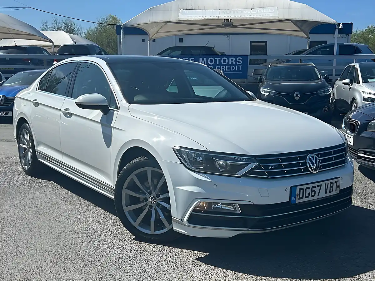 Used 2017 Volkswagen Passat R Line White - Front View