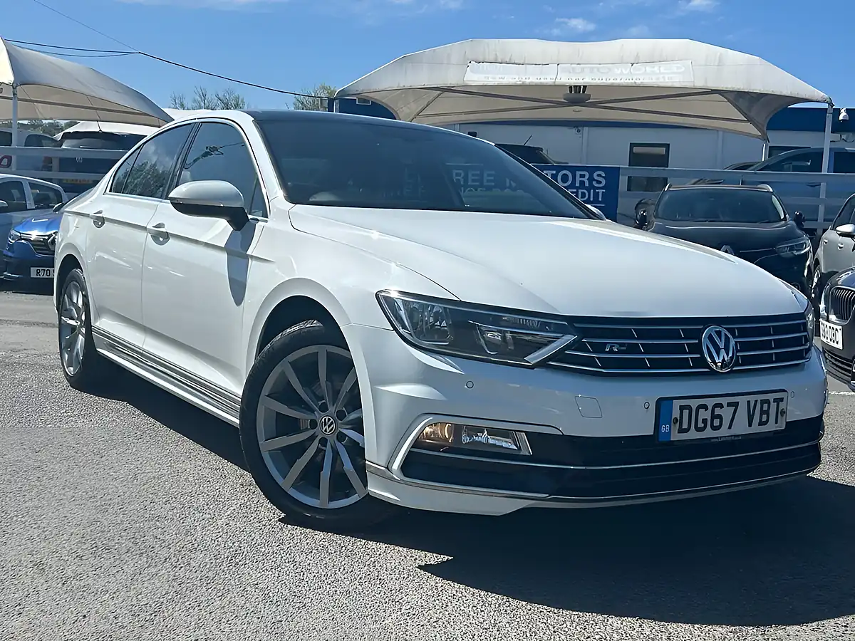 Used 2017 Volkswagen Passat R Line White - Interior and Exterior details 4