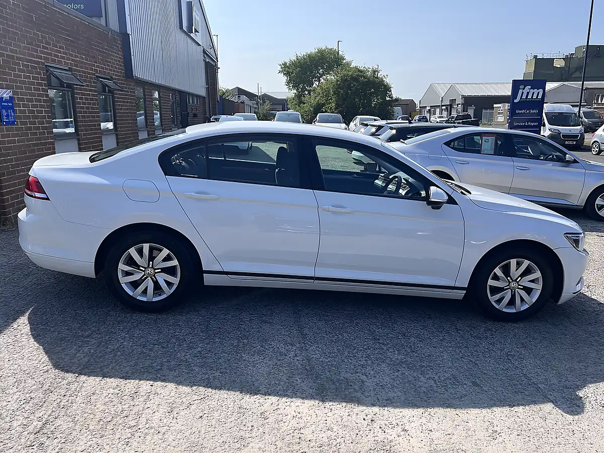 Used 2017 Volkswagen Passat S White - Interior and Exterior details 10