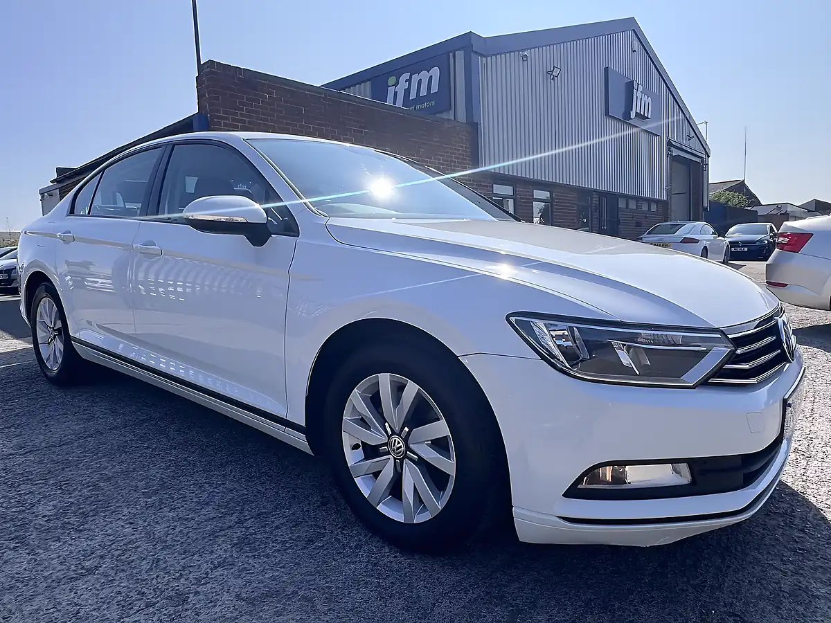 Used 2017 Volkswagen Passat S White - Interior and Exterior details 15