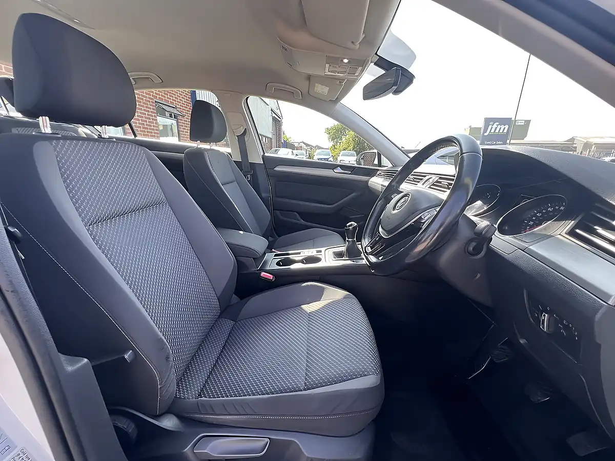 Used 2017 Volkswagen Passat S White - Interior and Exterior details 2