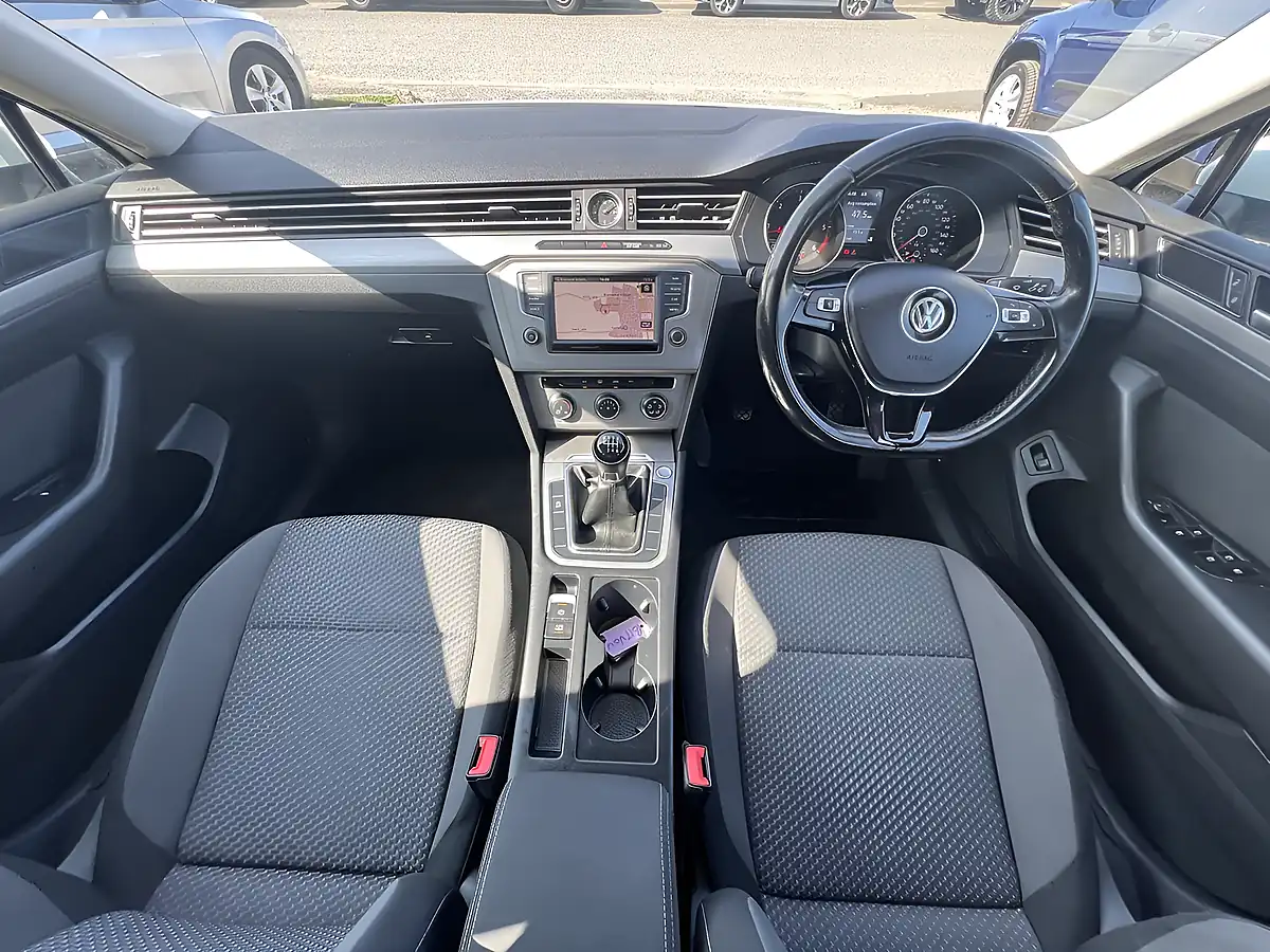 Used 2017 Volkswagen Passat S White - Interior and Exterior details 4
