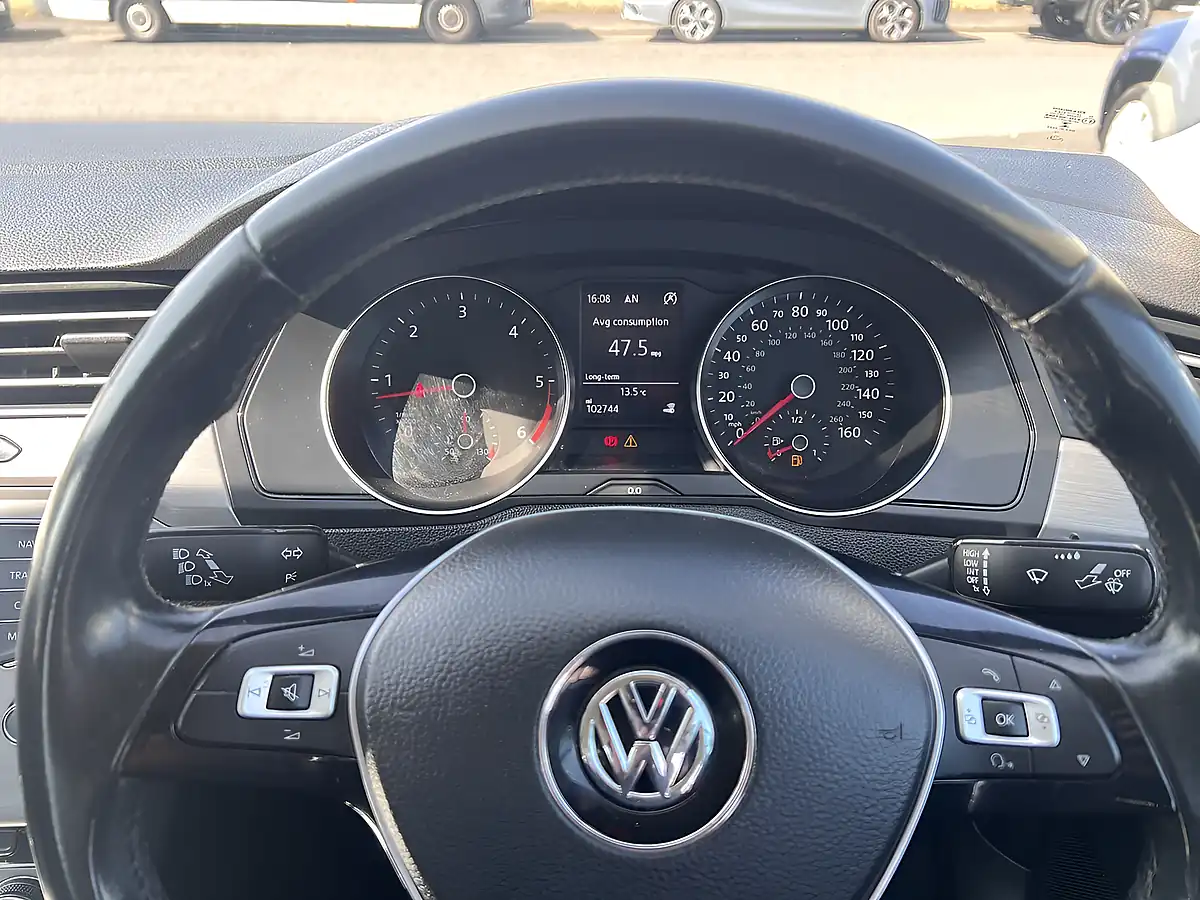 Used 2017 Volkswagen Passat S White - Interior and Exterior details 5