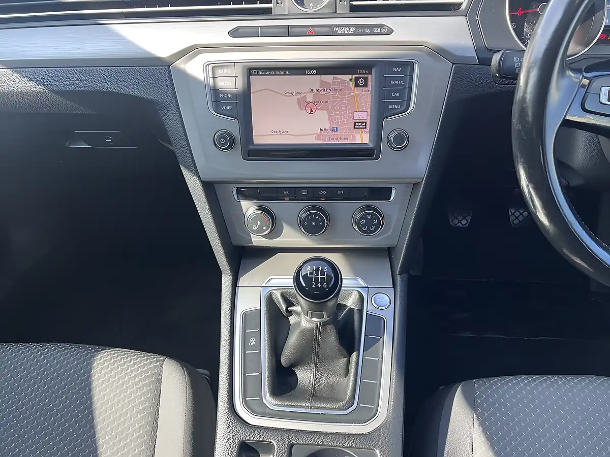 Used 2017 Volkswagen Passat S White - Interior and Exterior details 6