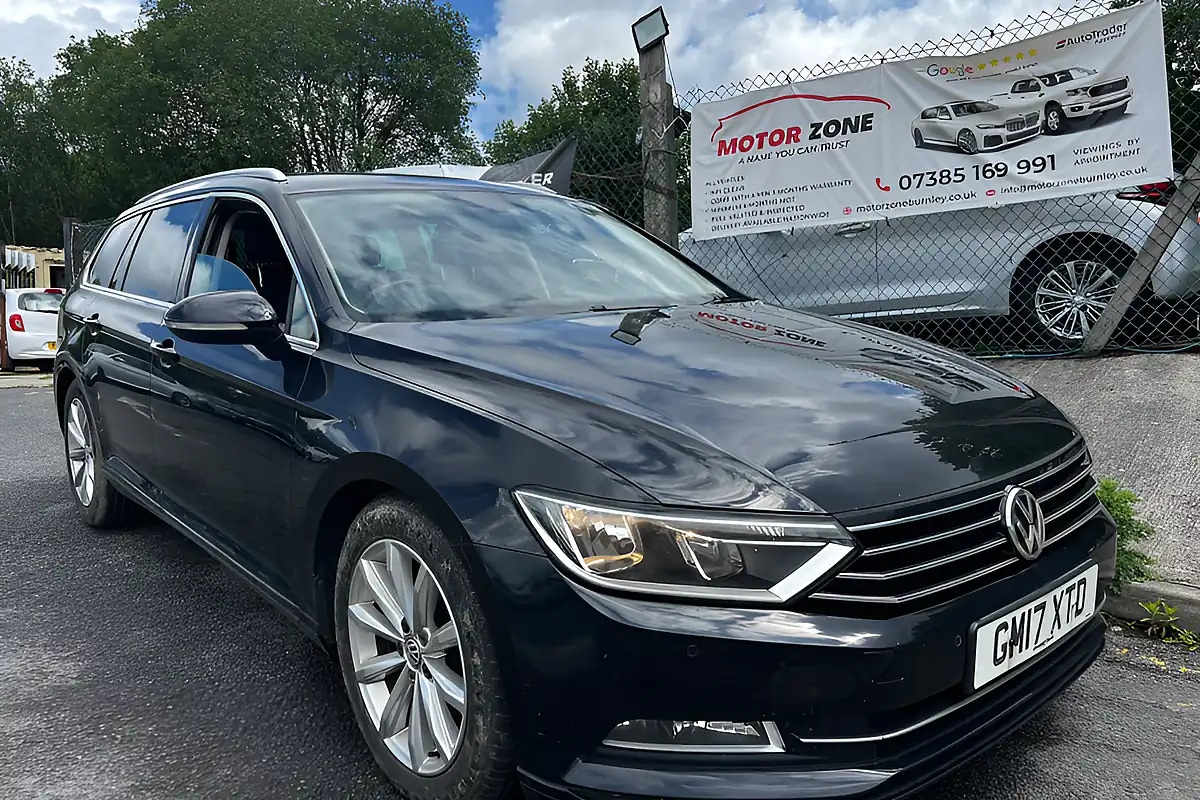 Used 2017 Volkswagen Passat Se Business Black - Front View