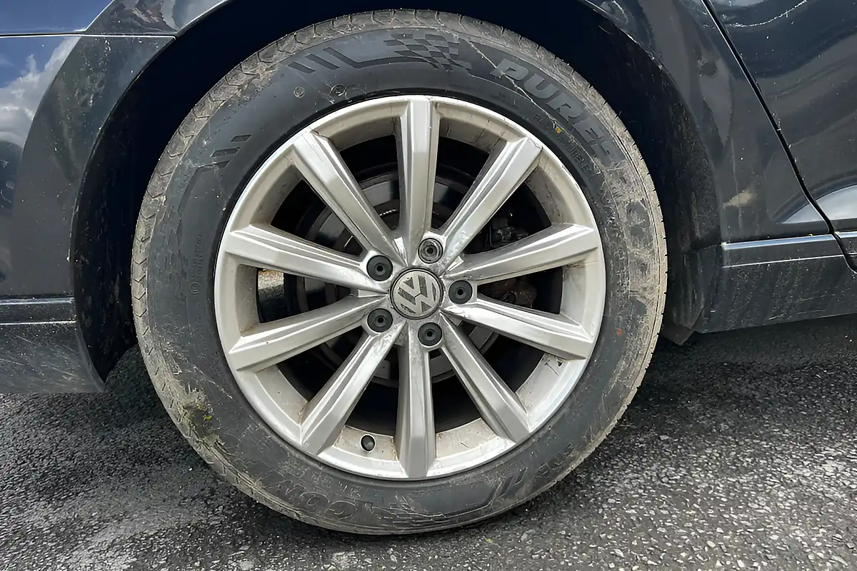 Used 2017 Volkswagen Passat Se Business Black - Interior and Exterior details 10