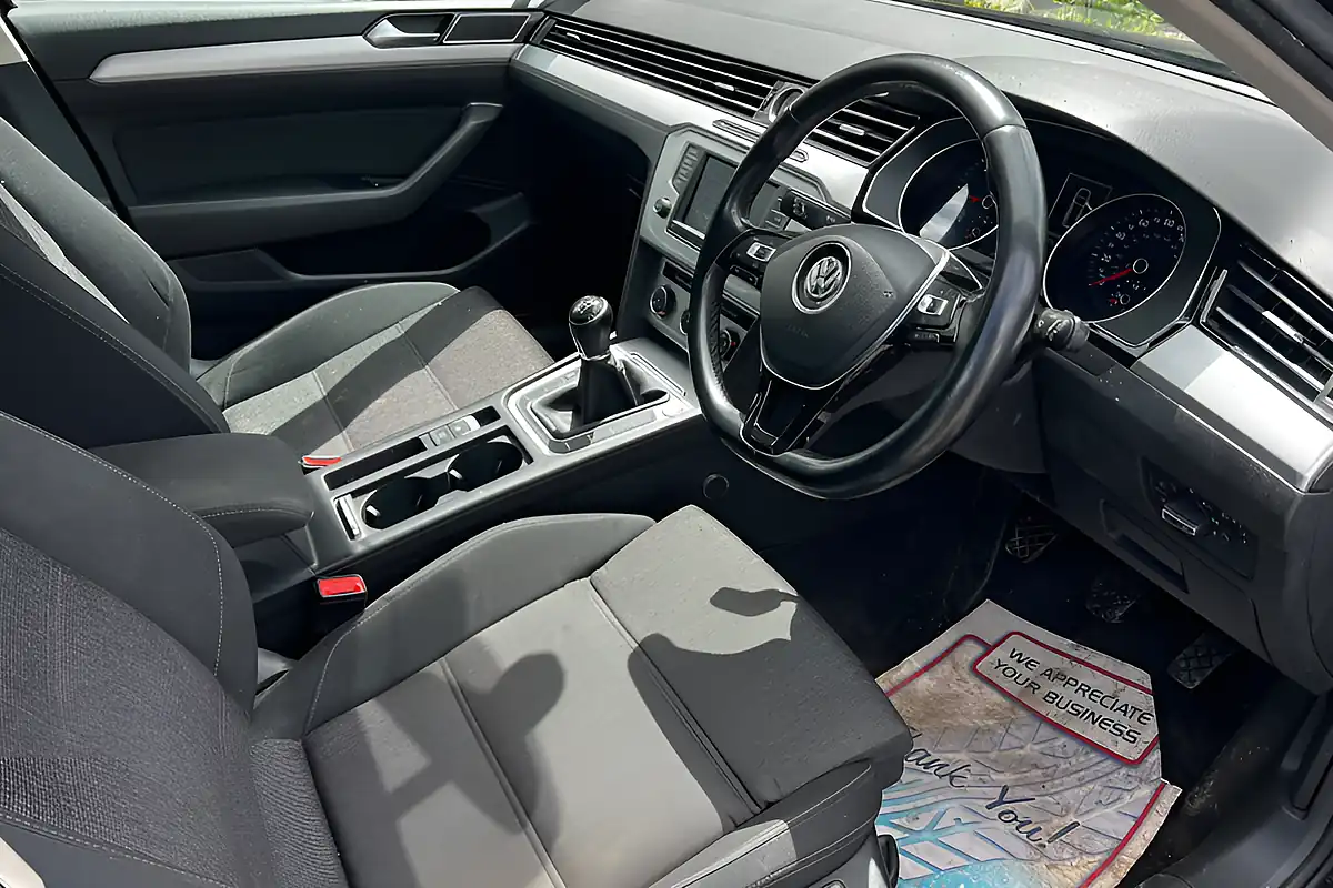 Used 2017 Volkswagen Passat Se Business Black - Interior and Exterior details 13