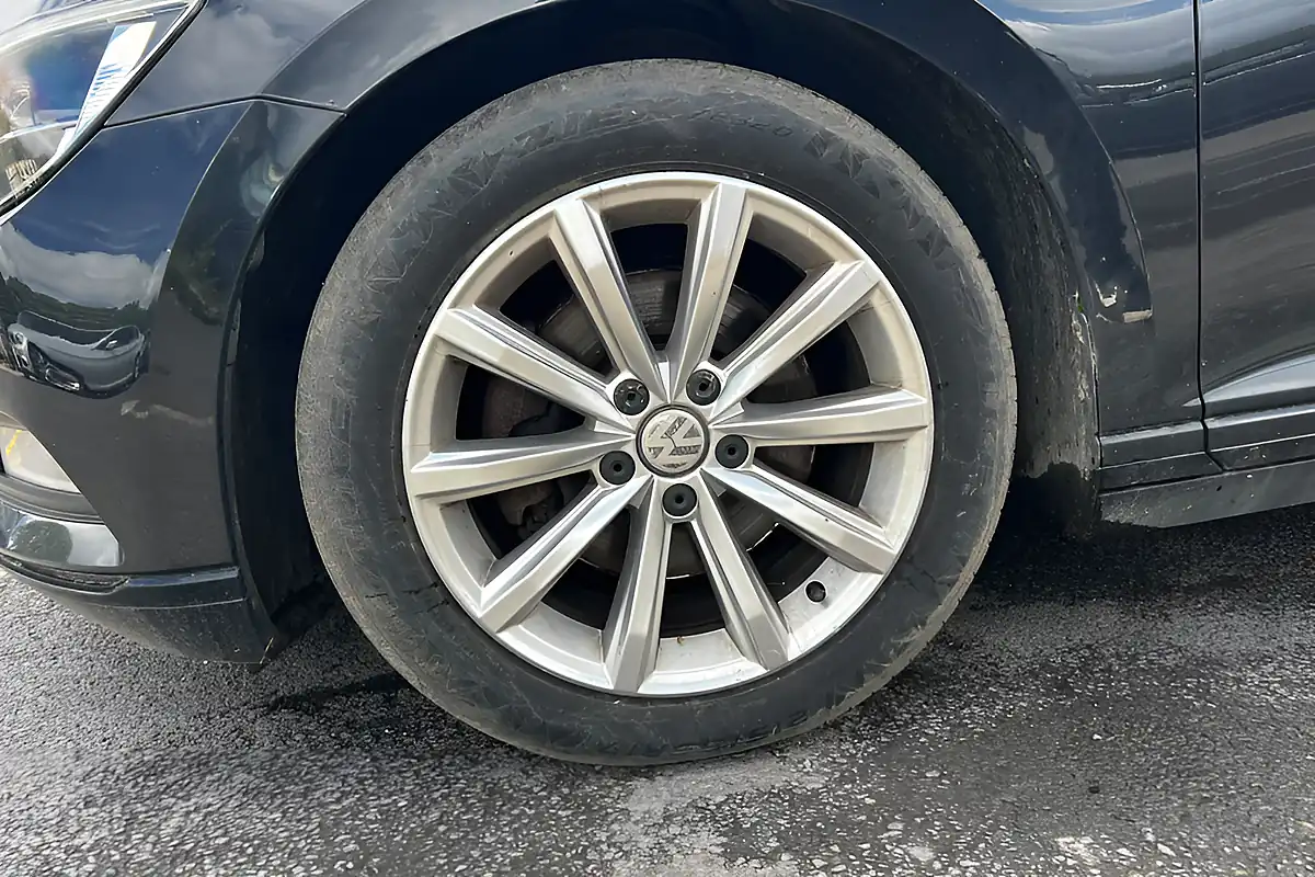 Used 2017 Volkswagen Passat Se Business Black - Interior and Exterior details 16