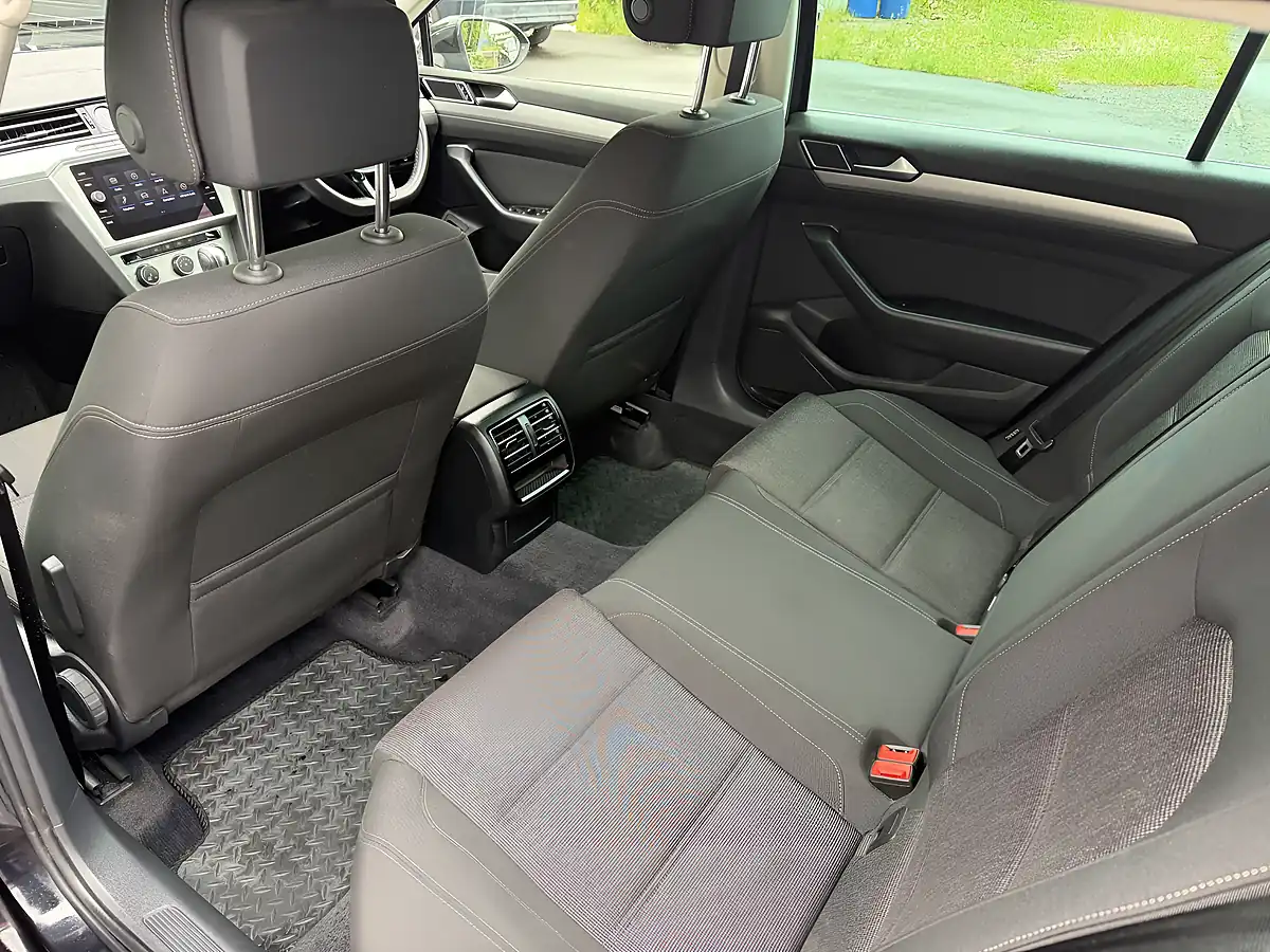 Used 2017 Volkswagen Passat Se Business Black - Interior and Exterior details 11