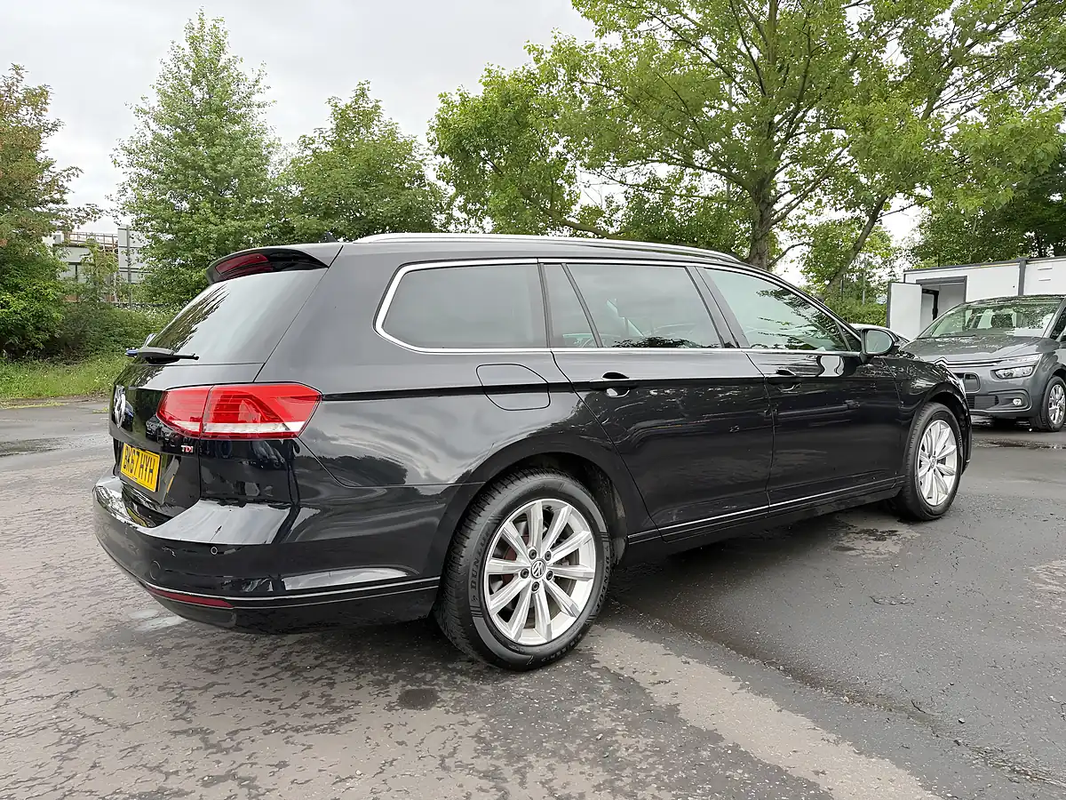Used 2017 Volkswagen Passat Se Business Black - Interior and Exterior details 4