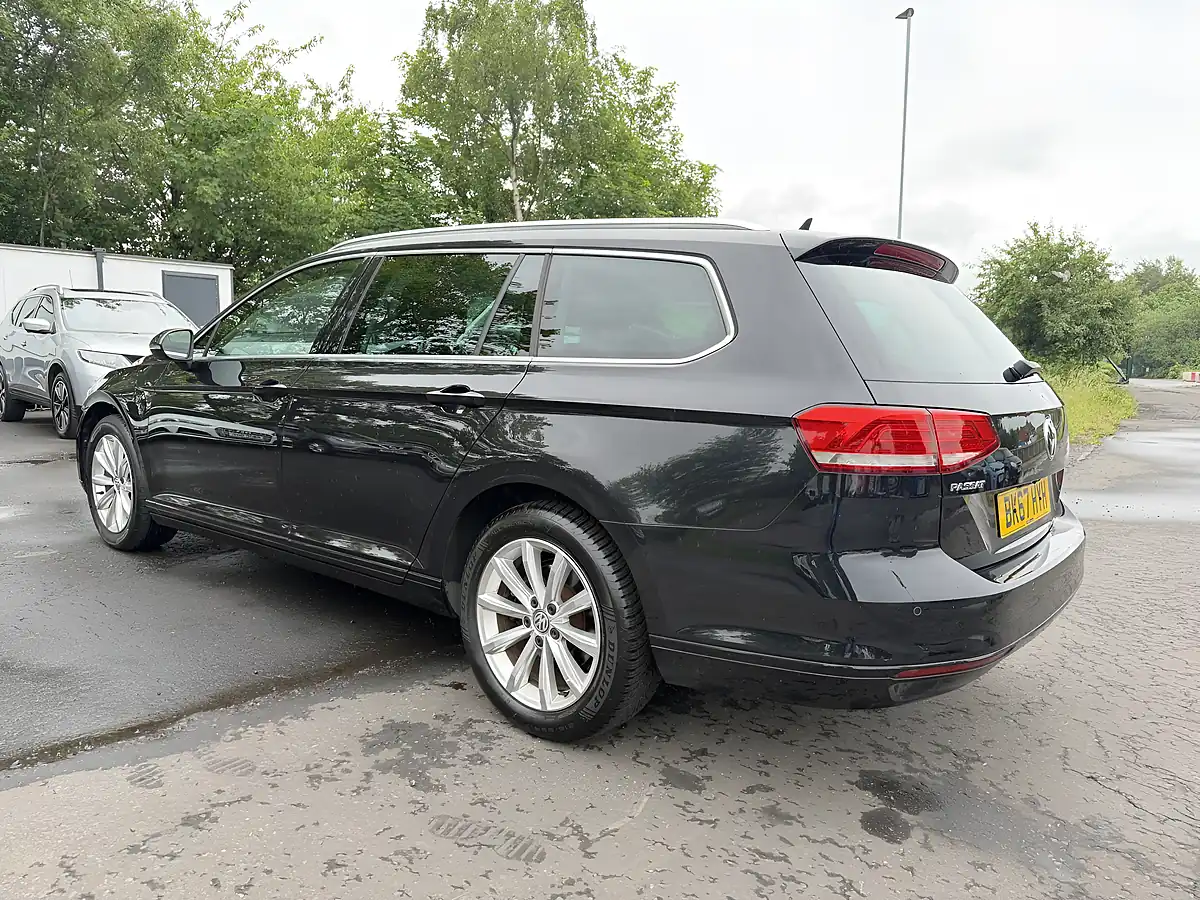 Used 2017 Volkswagen Passat Se Business Black - Interior and Exterior details 5