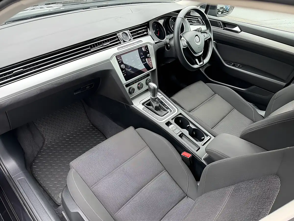 Used 2017 Volkswagen Passat Se Business Black - Interior and Exterior details 9