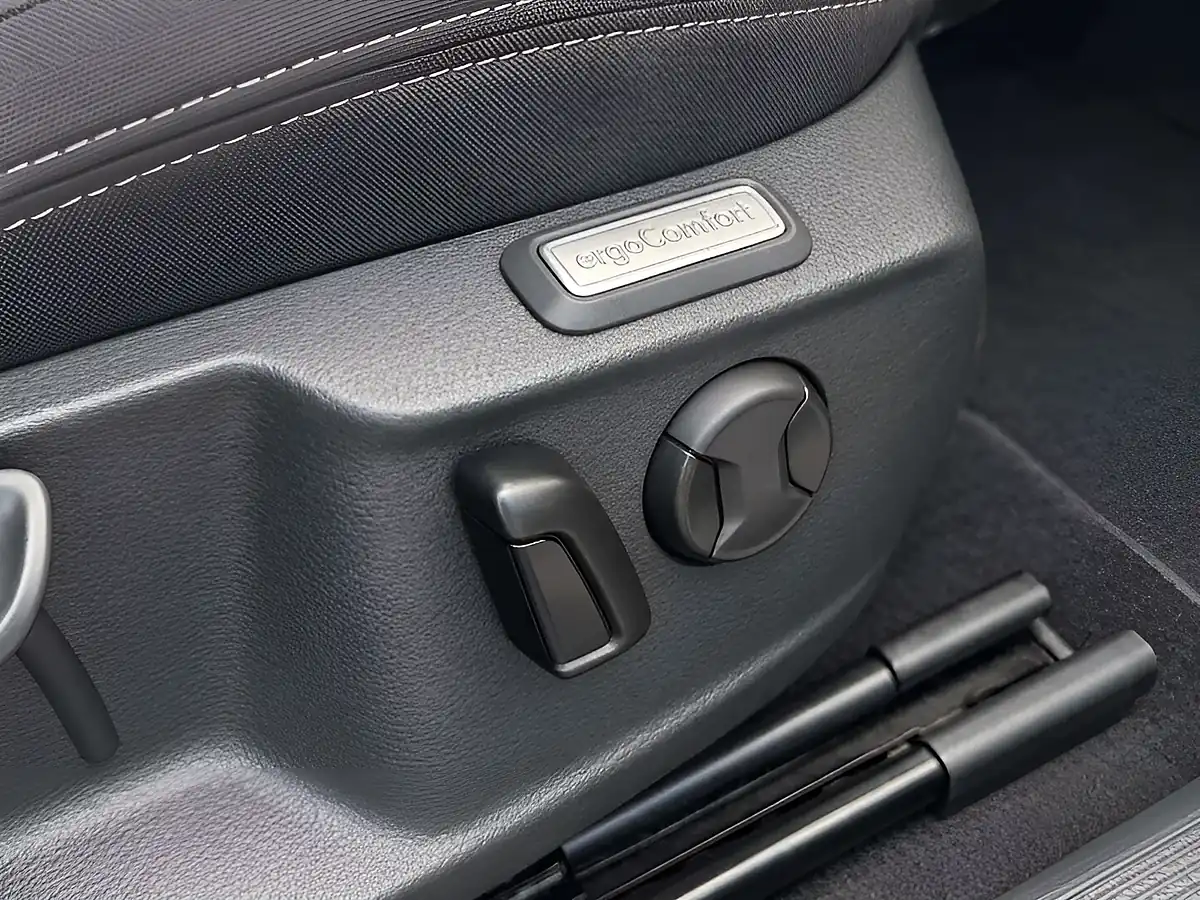 Used 2017 Volkswagen Passat Se Business Black - Interior and Exterior details 19