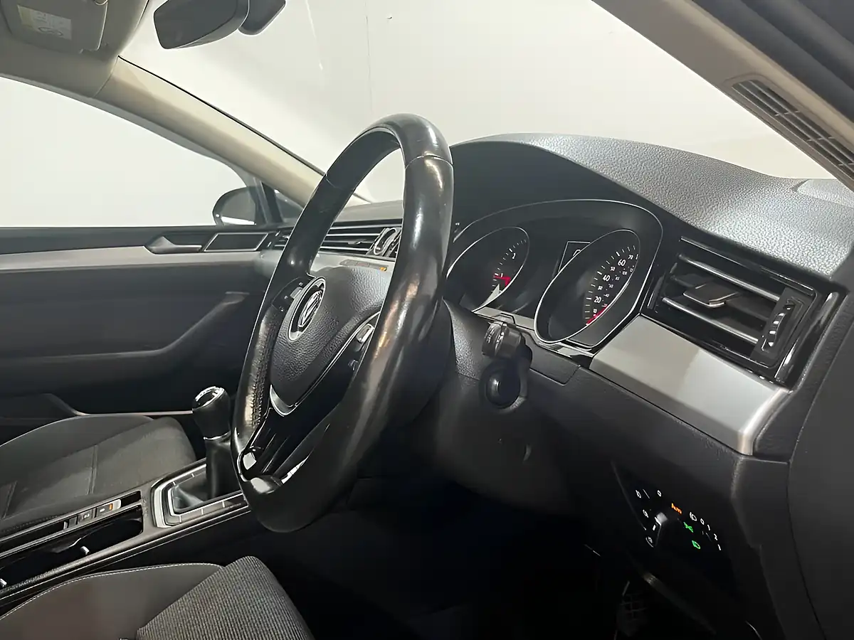 Used 2017 Volkswagen Passat Se Business Grey - Interior and Exterior details 11