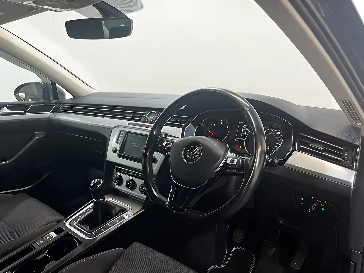 Used 2017 Volkswagen Passat Se Business Grey - Interior and Exterior details 12