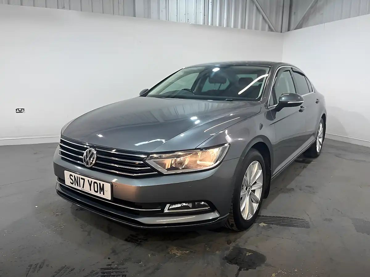 Used 2017 Volkswagen Passat Se Business Grey - Interior and Exterior details 3