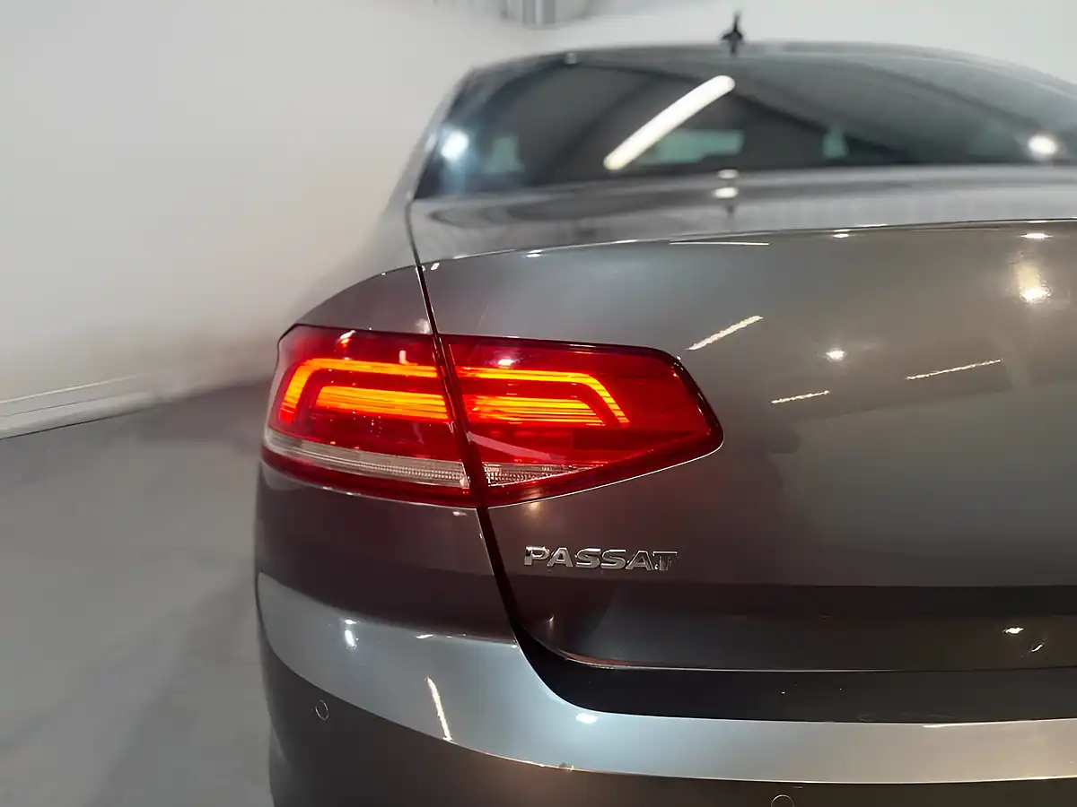 Used 2017 Volkswagen Passat Se Business Grey - Interior and Exterior details 8