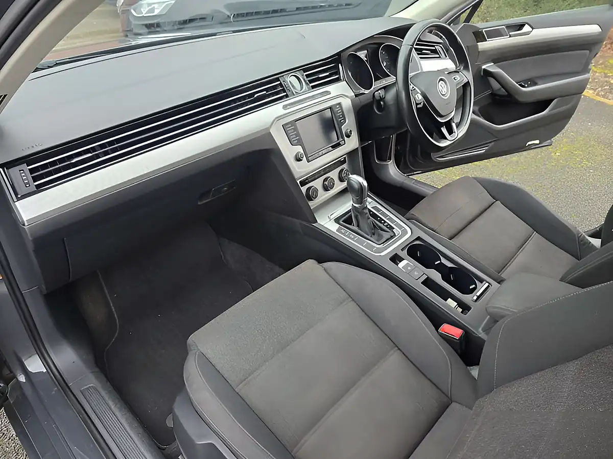 Used 2017 Volkswagen Passat Se Business Grey - Interior and Exterior details 15