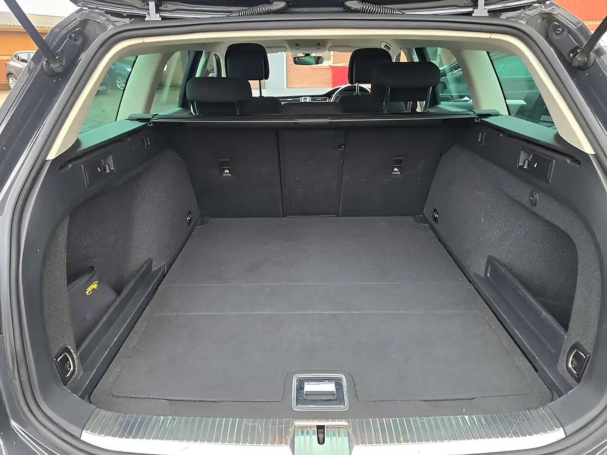 Used 2017 Volkswagen Passat Se Business Grey - Interior and Exterior details 18
