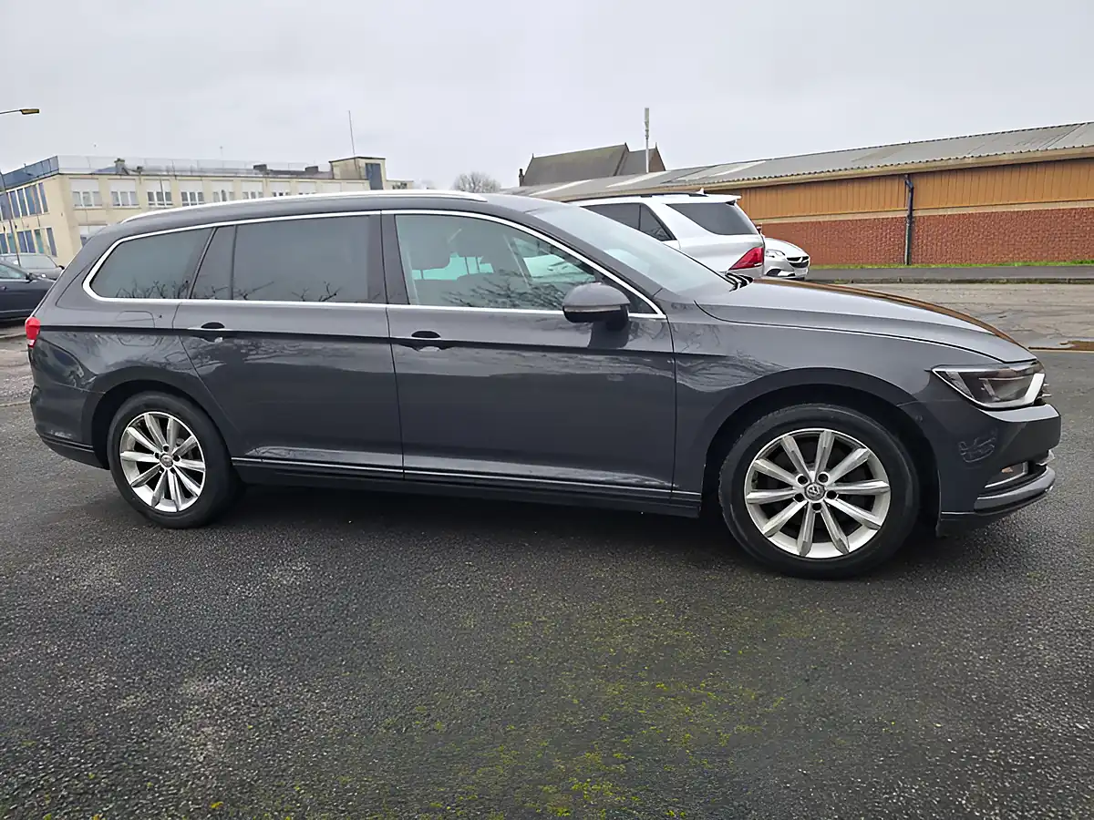Used 2017 Volkswagen Passat Se Business Grey - Interior and Exterior details 4