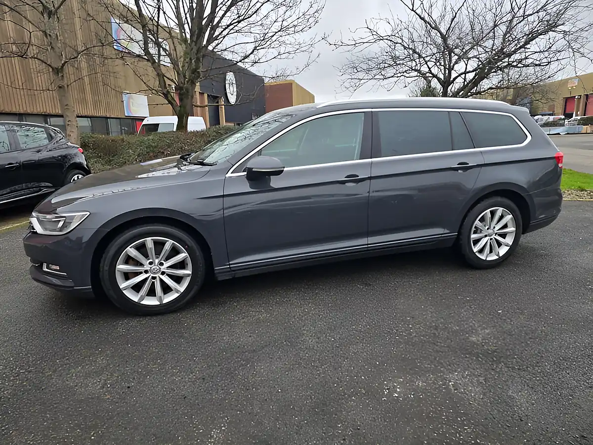 Used 2017 Volkswagen Passat Se Business Grey - Interior and Exterior details 5