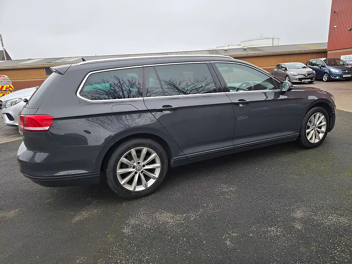 Used 2017 Volkswagen Passat Se Business Grey - Interior and Exterior details 6
