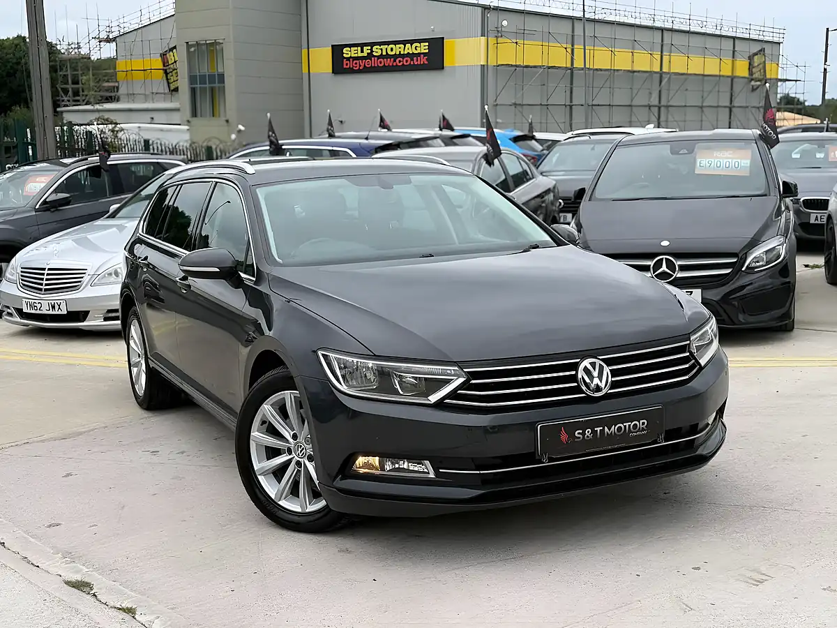Used 2017 Volkswagen Passat Se Business Grey - Front View