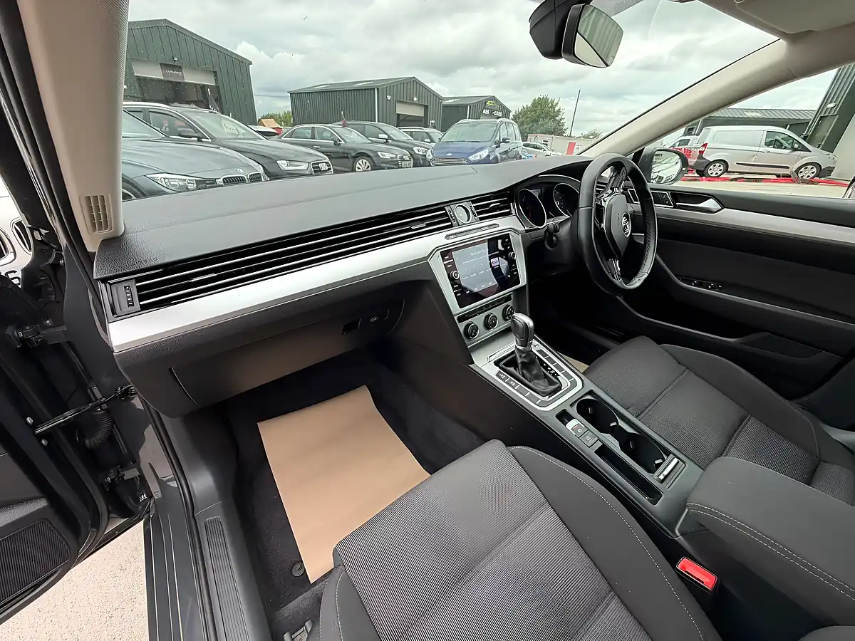 Used 2017 Volkswagen Passat Se Business Grey - Interior and Exterior details 14
