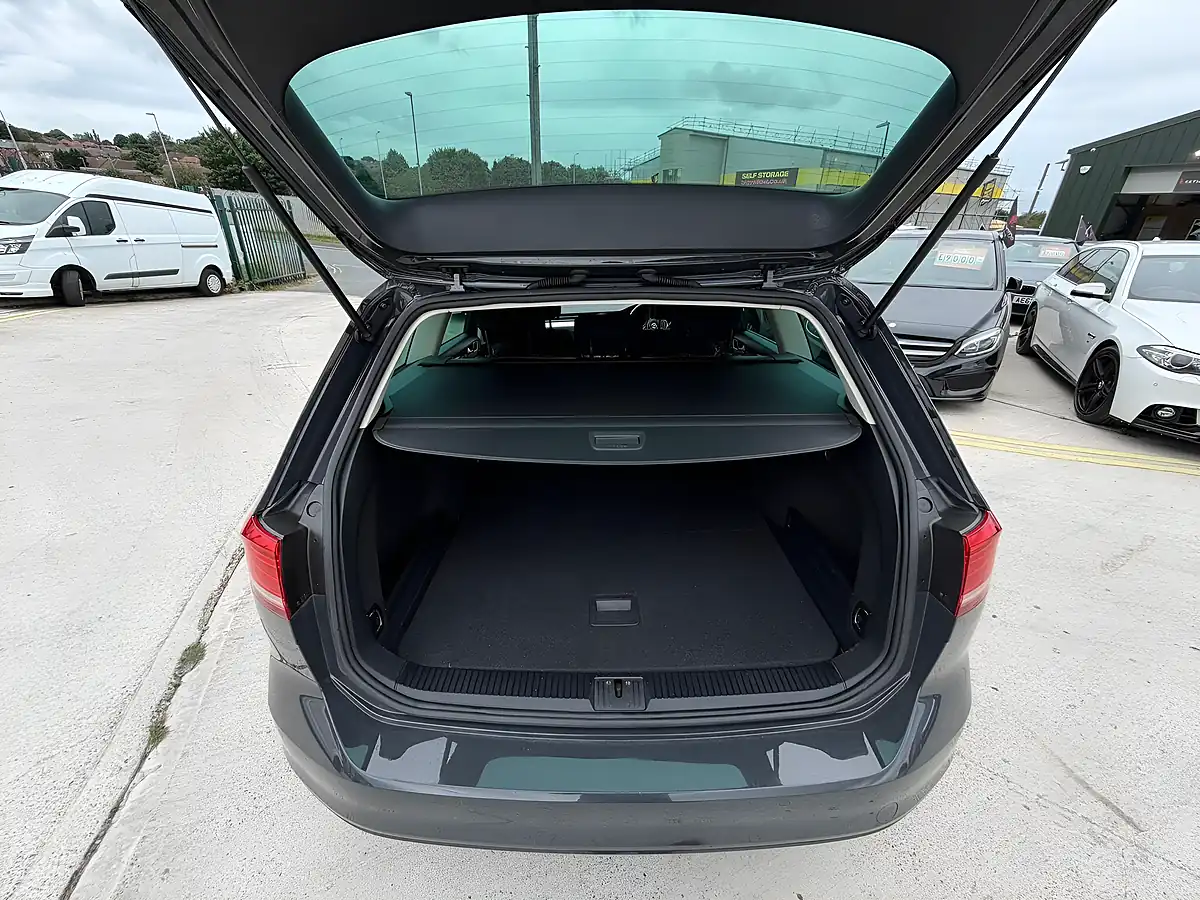 Used 2017 Volkswagen Passat Se Business Grey - Interior and Exterior details 18