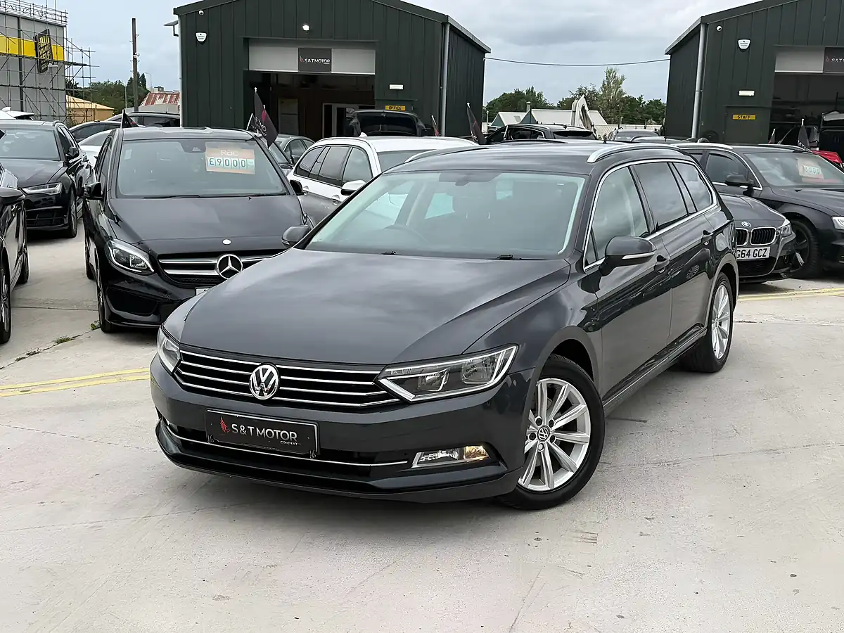 Used 2017 Volkswagen Passat Se Business Grey - Interior and Exterior details 4