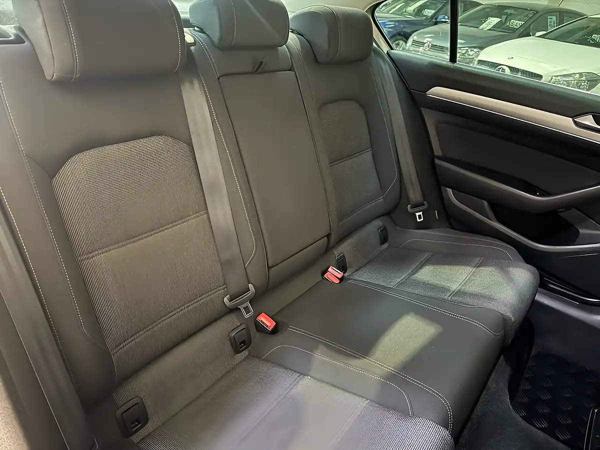 Used 2017 Volkswagen Passat Se Business Silver - Interior and Exterior details 11