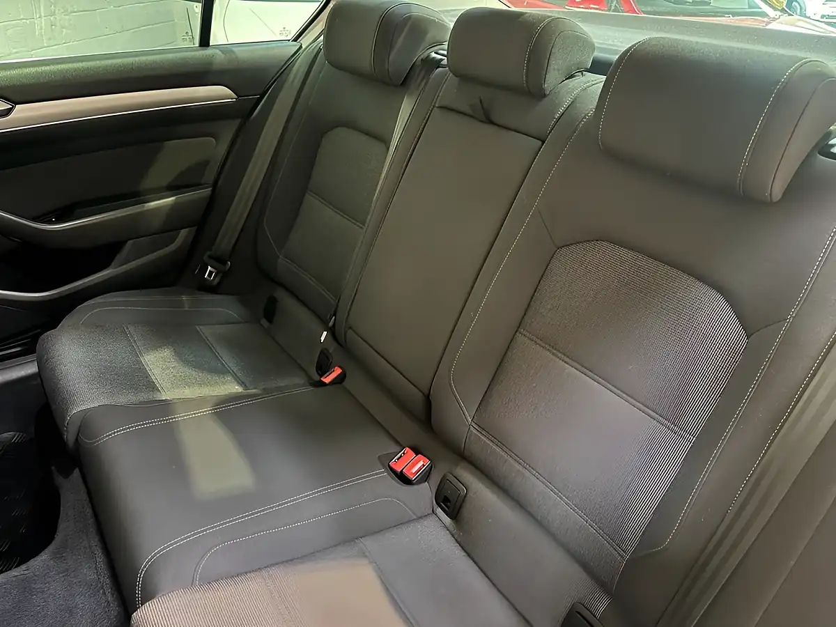 Used 2017 Volkswagen Passat Se Business Silver - Interior and Exterior details 12