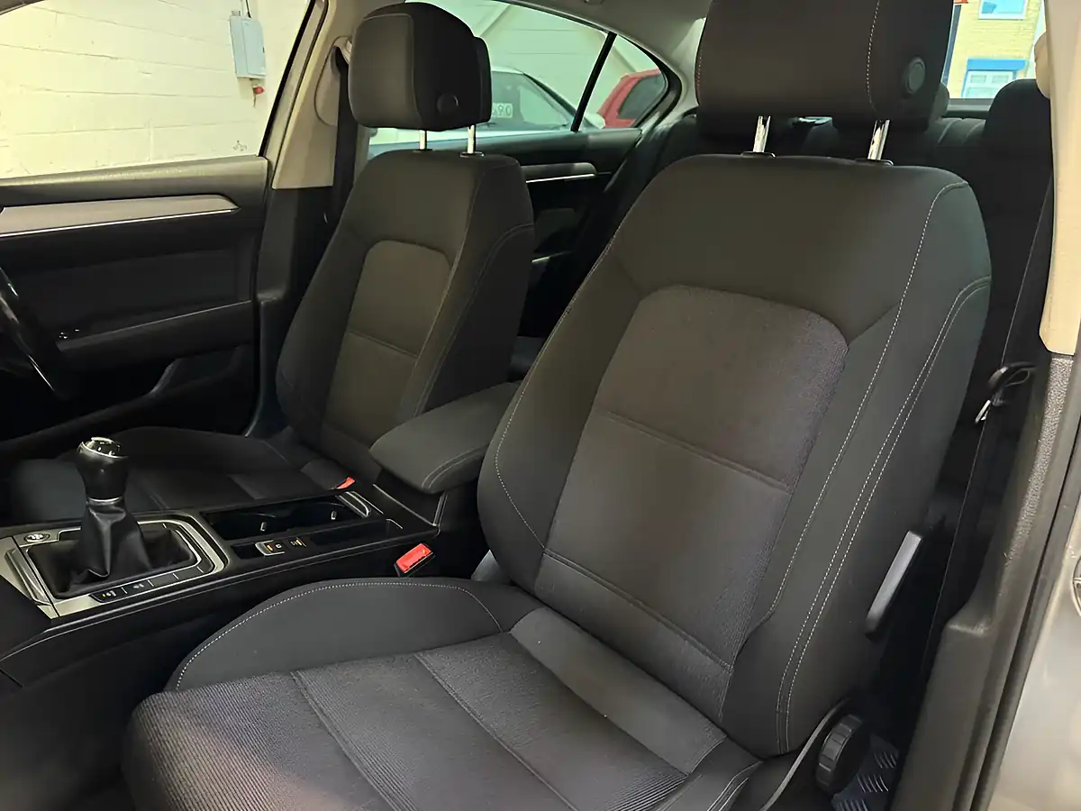 Used 2017 Volkswagen Passat Se Business Silver - Interior and Exterior details 13