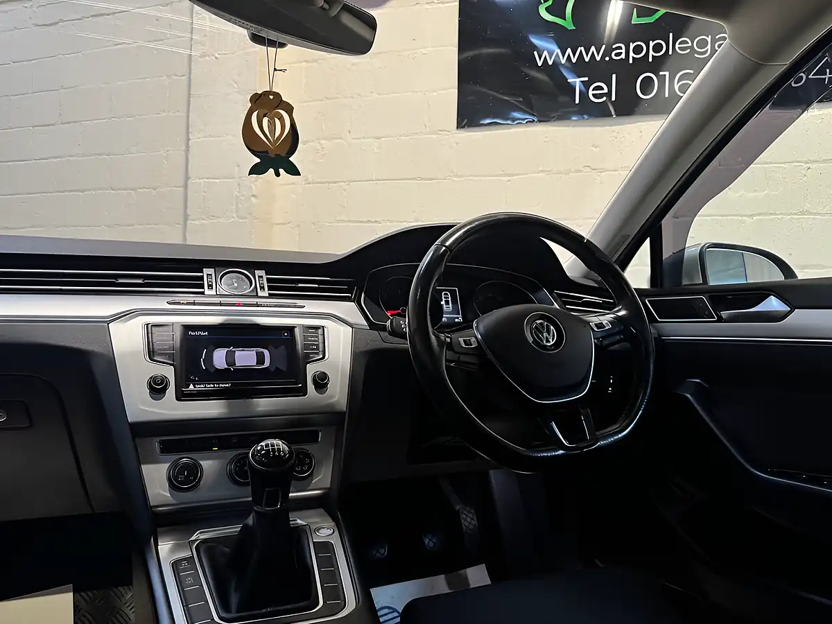 Used 2017 Volkswagen Passat Se Business Silver - Interior and Exterior details 14