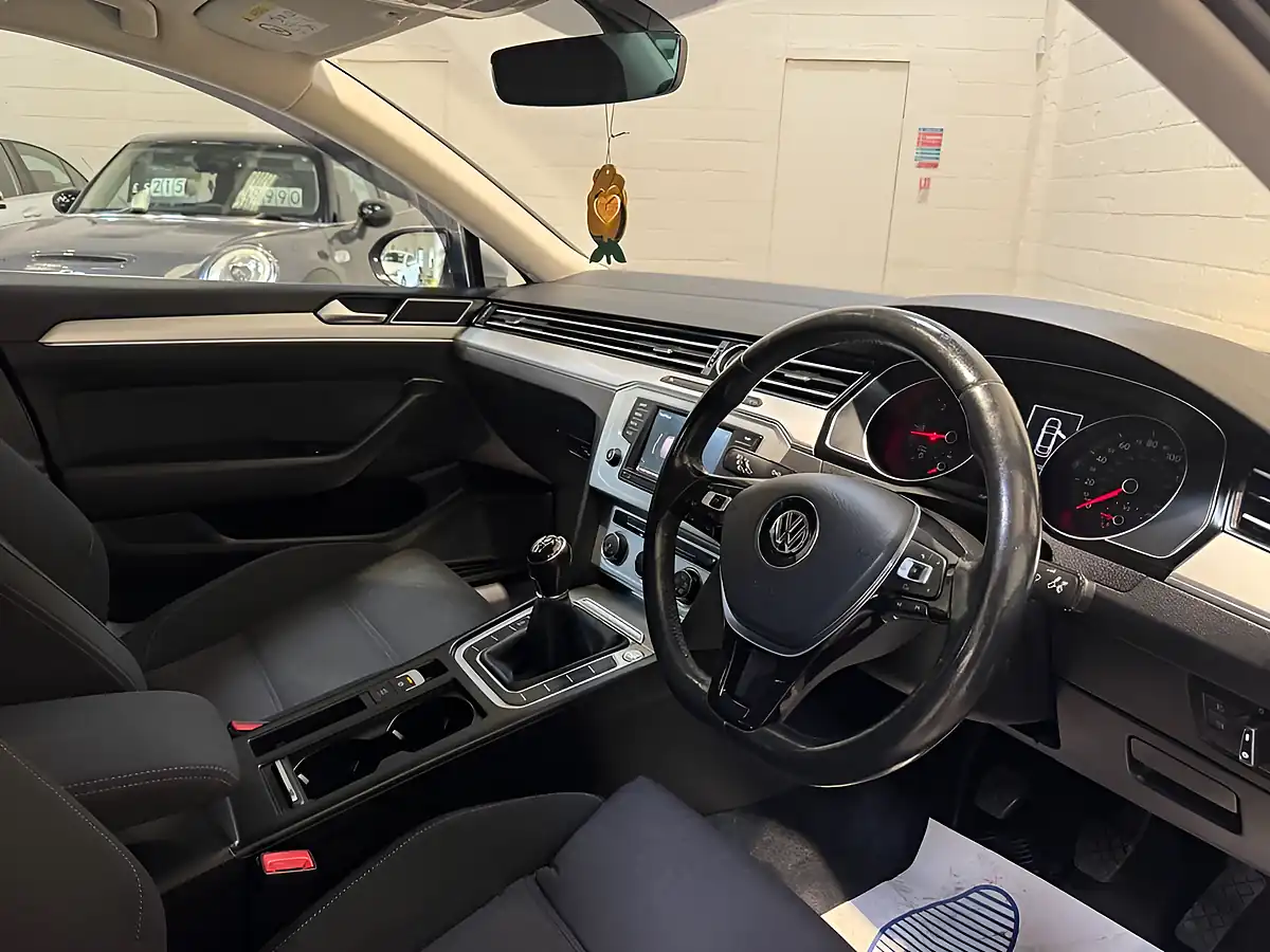 Used 2017 Volkswagen Passat Se Business Silver - Interior and Exterior details 15