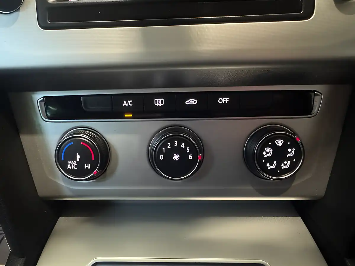 Used 2017 Volkswagen Passat Se Business Silver - Interior and Exterior details 19