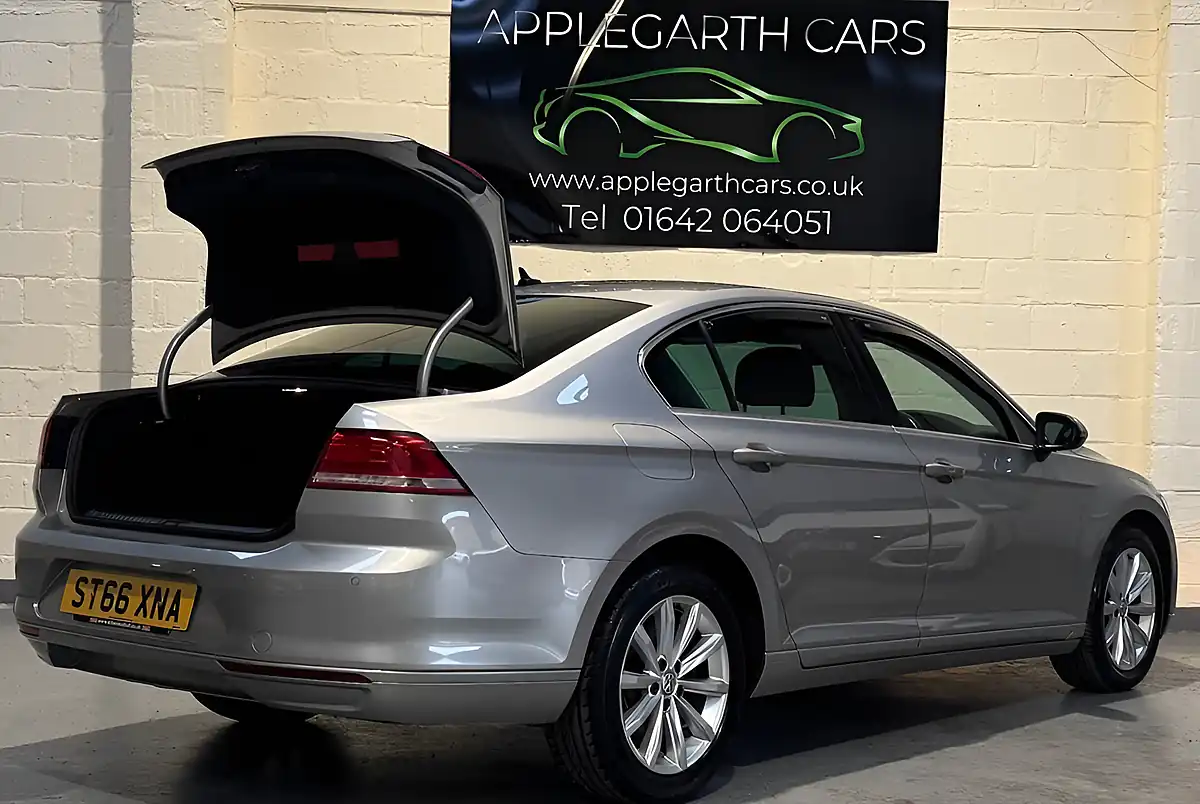 Used 2017 Volkswagen Passat Se Business Silver - Interior and Exterior details 4