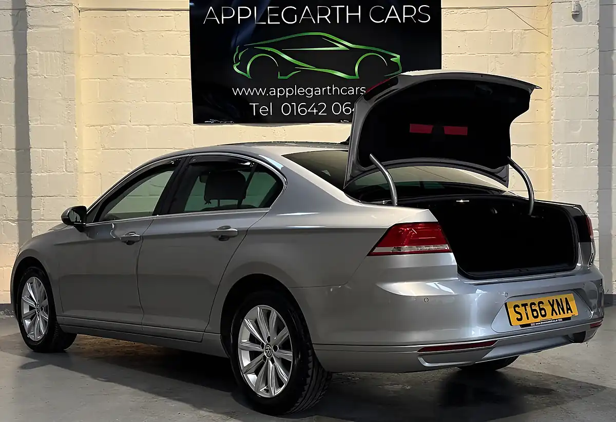 Used 2017 Volkswagen Passat Se Business Silver - Interior and Exterior details 7