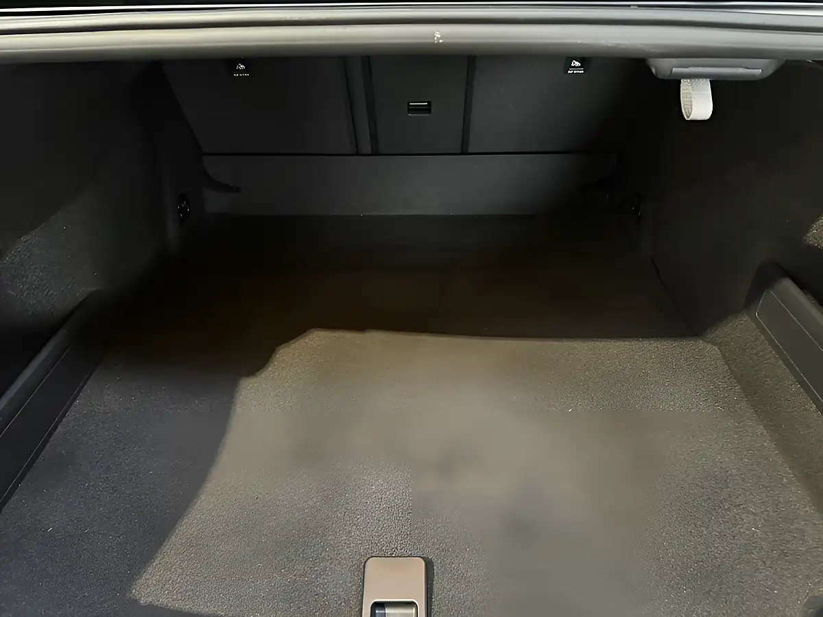 Used 2017 Volkswagen Passat Se Business Silver - Interior and Exterior details 8