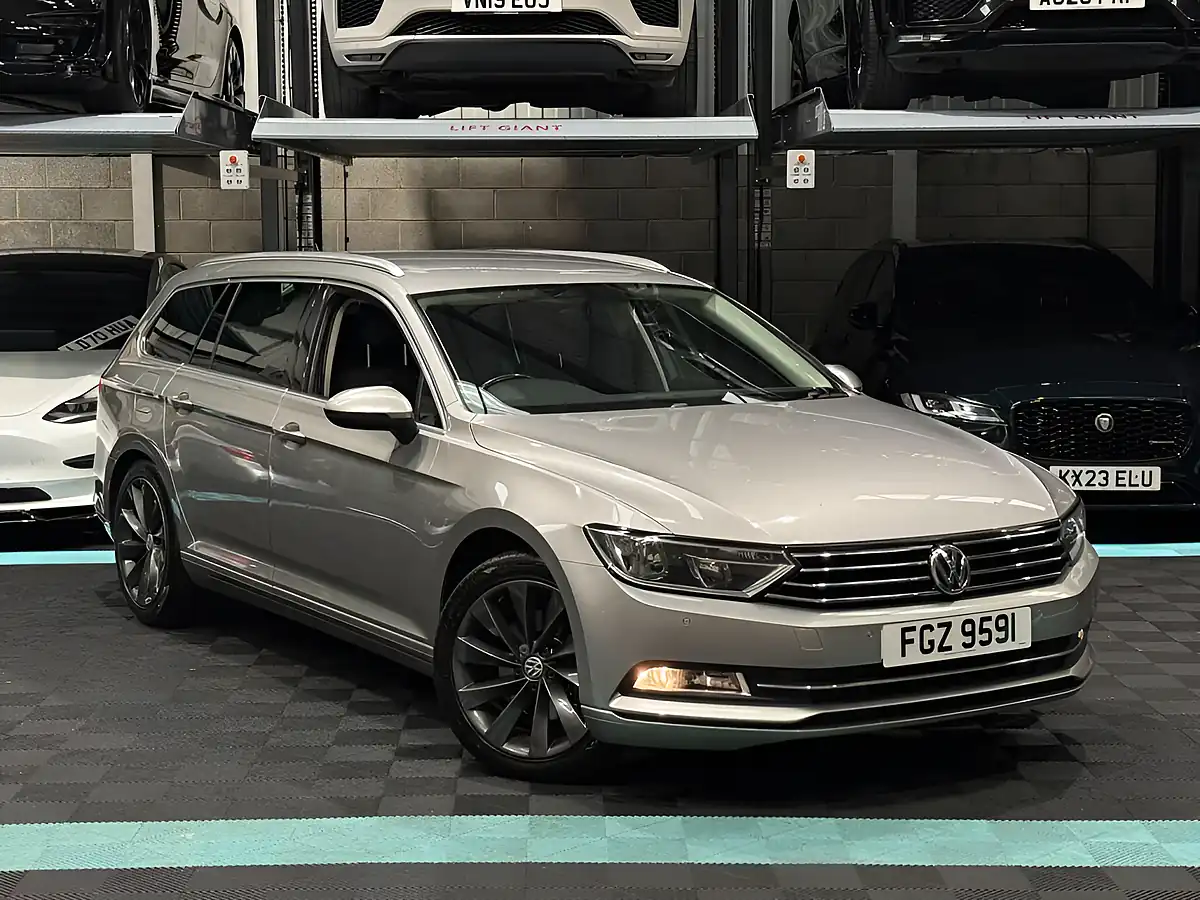 Used 2017 Volkswagen Passat Se Business Silver - Front View