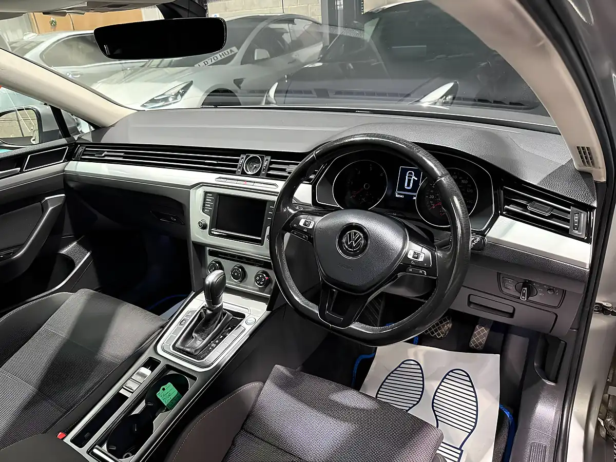 Used 2017 Volkswagen Passat Se Business Silver - Interior and Exterior details 12
