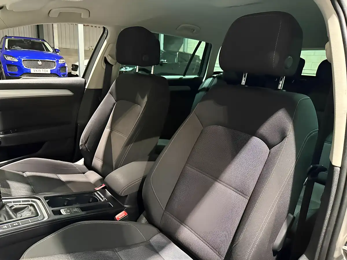 Used 2017 Volkswagen Passat Se Business Silver - Interior and Exterior details 15