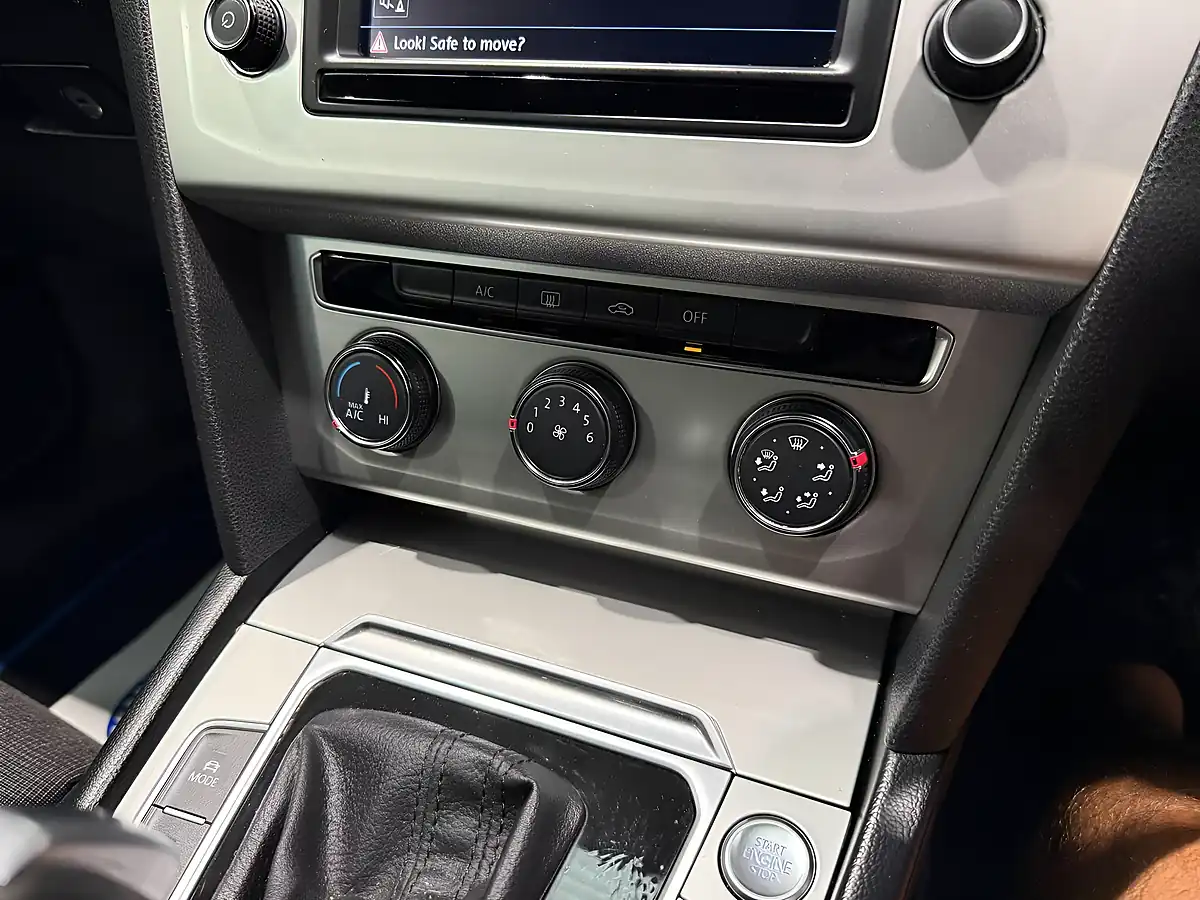 Used 2017 Volkswagen Passat Se Business Silver - Interior and Exterior details 19