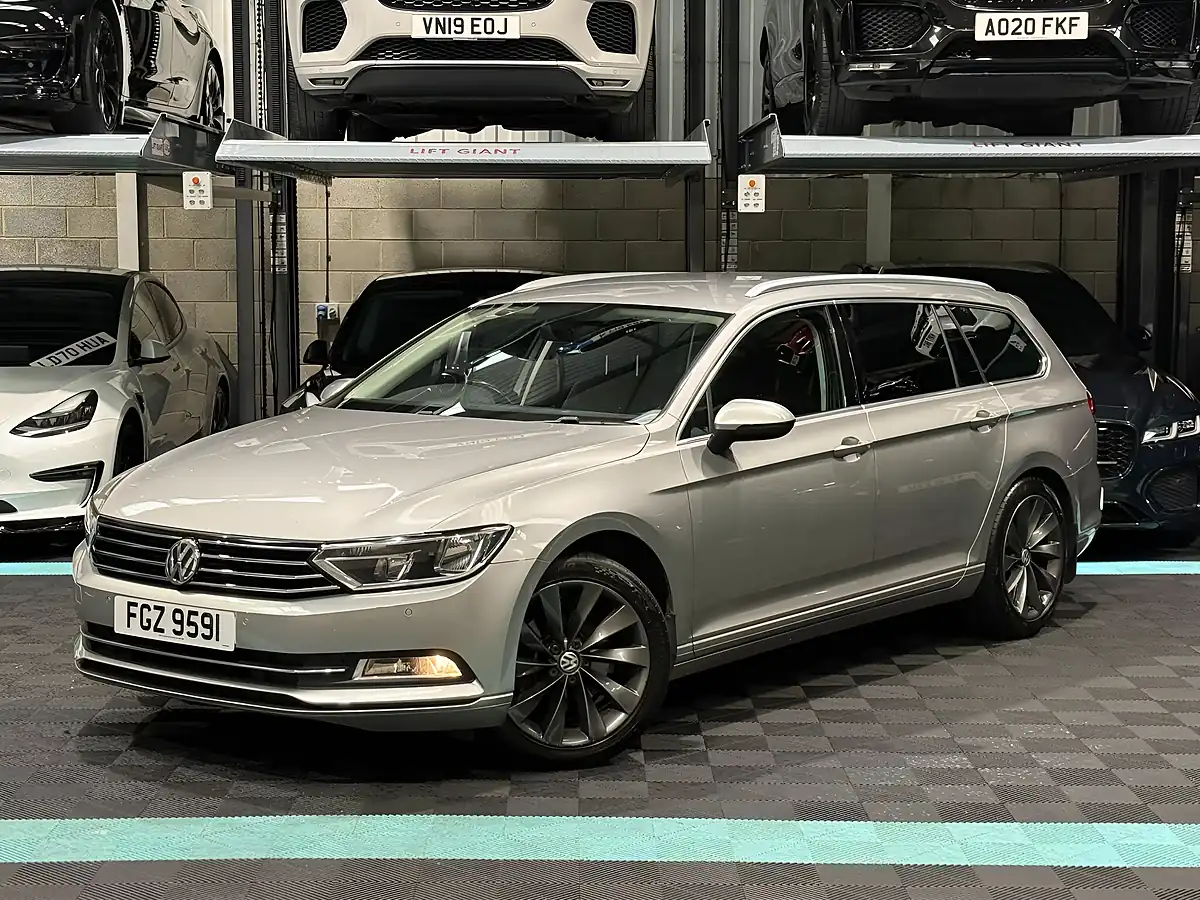 Used 2017 Volkswagen Passat Se Business Silver - Interior and Exterior details 5