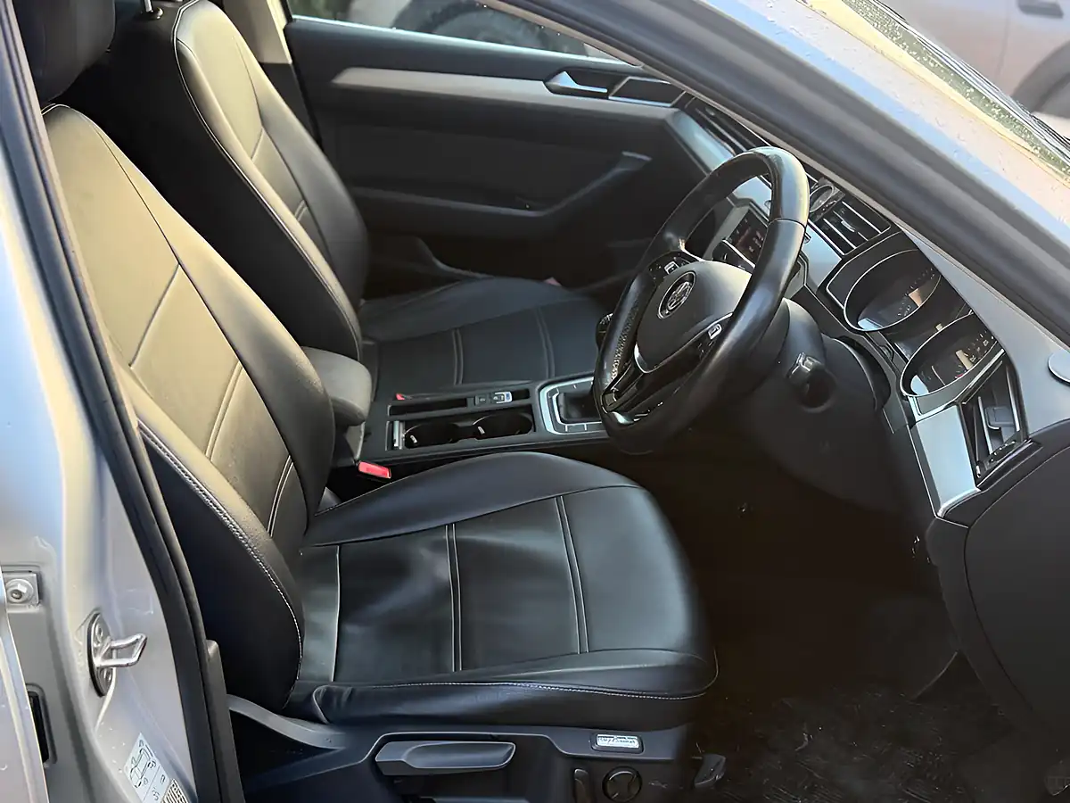 Used 2017 Volkswagen Passat Se Business Silver - Interior and Exterior details 10